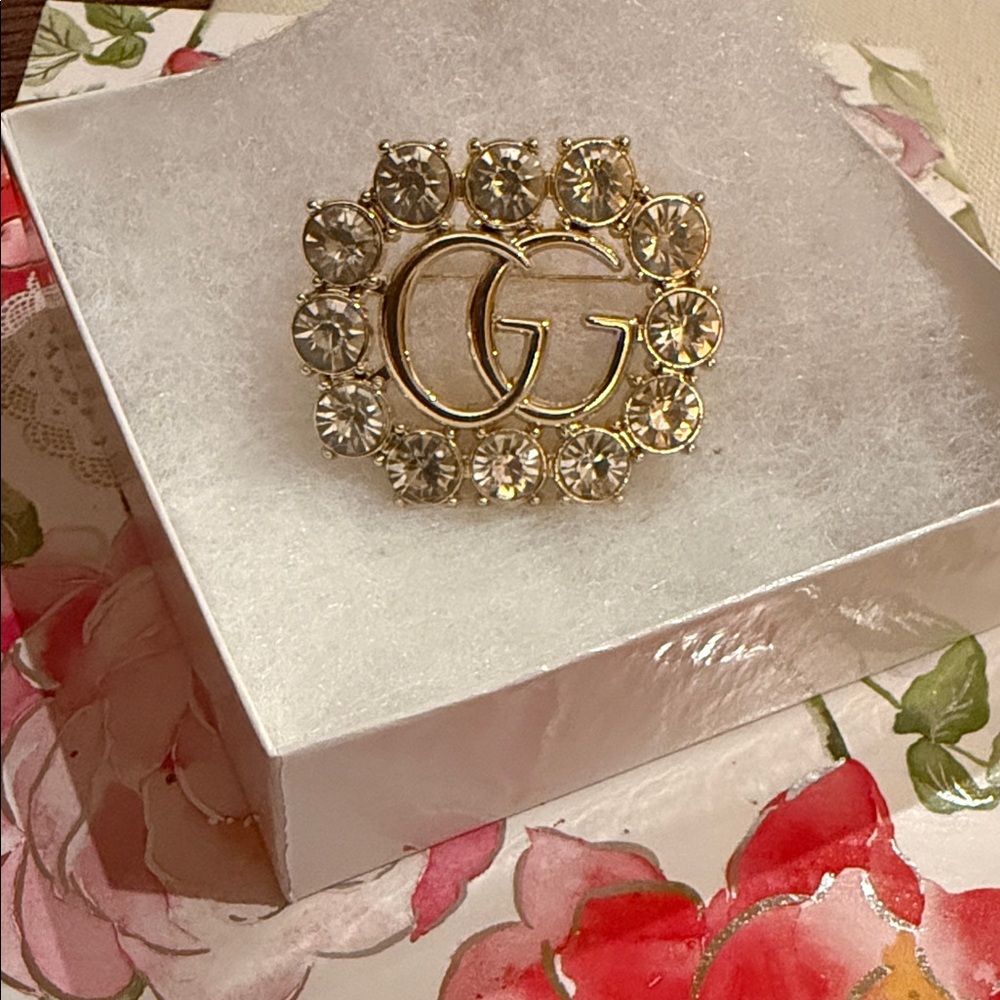 Fashion Jewelry Gold-Tone Crystal Brooch - Picture 7 of 8